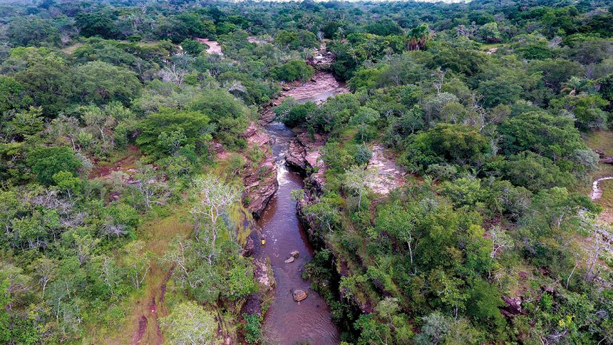 Vista aérea da cachoeira Campeira no Piauí