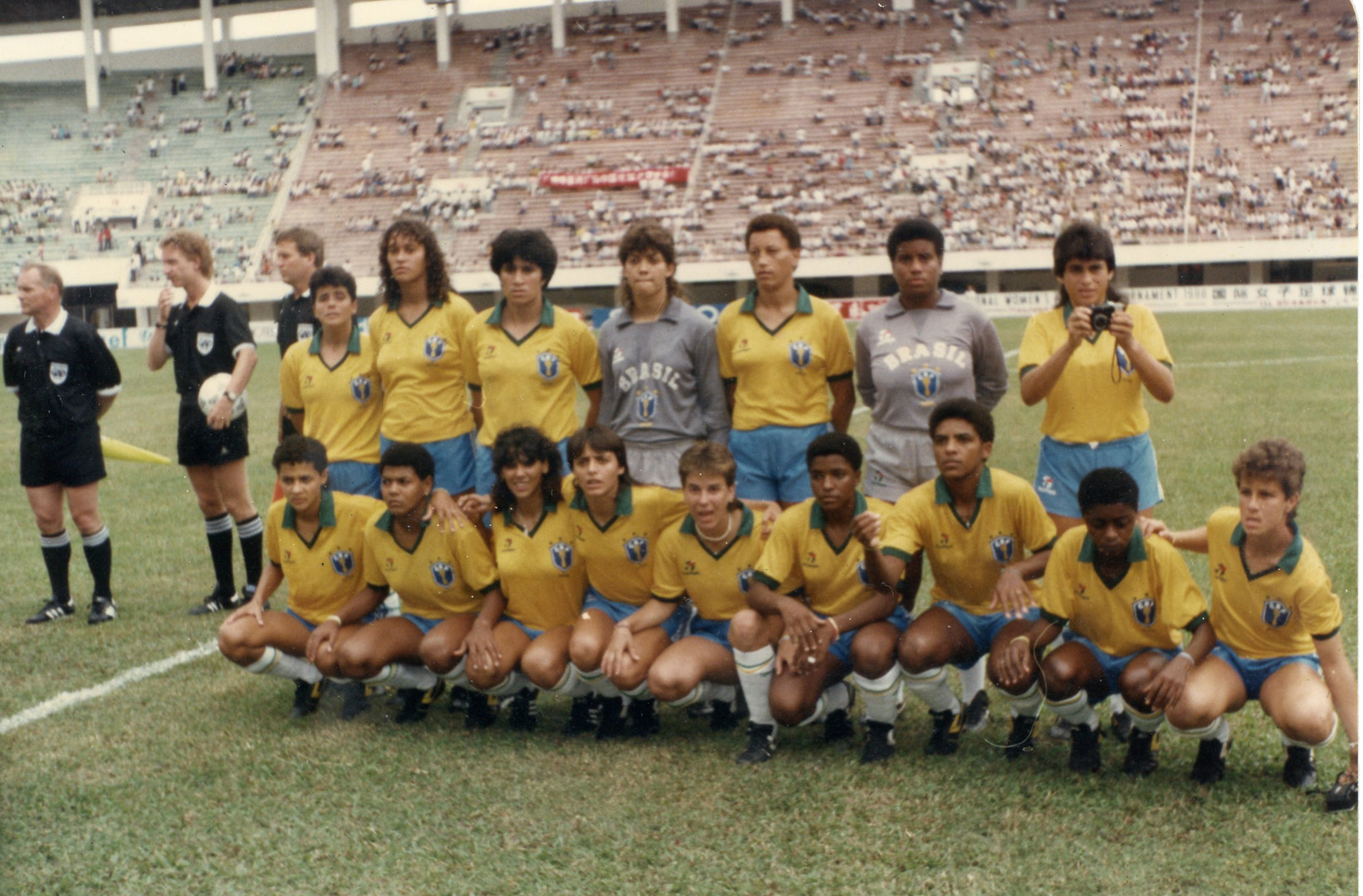 O futebol feminino para além das quadras e dos gramados - Revista